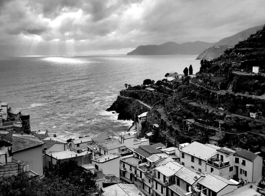 La Spezia: Cinque Terre Tour With Professional Photographer - Just The Basics