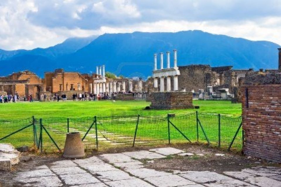 The Ruins of Pompeii: Round-Trip Transfer From Rome - Just The Basics