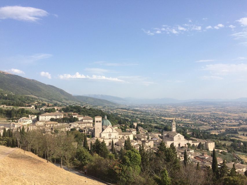 Umbria: Spello to Assisi Trekking on Mount Subasio + Lunch - Just The Basics