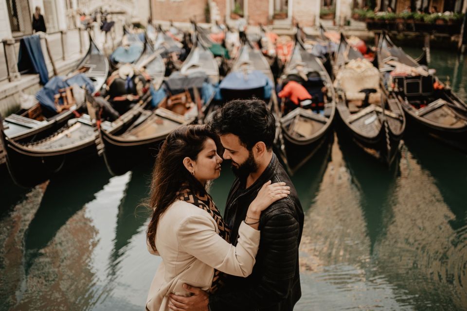 Venice: Private Gondola Ride With Professional Photographer - Just The Basics