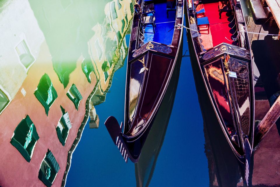 Venice: Romantic Gondola Tour and Dinner for Two - Just The Basics