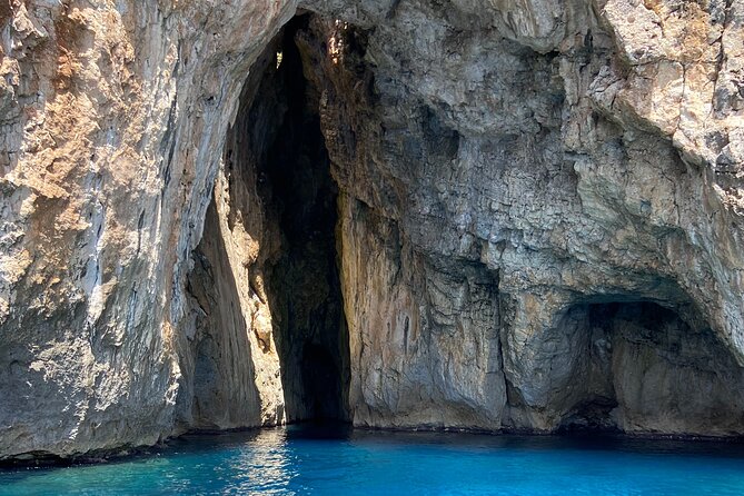 3-Hour Guided Boat Tour to the Caves in Santa Maria Di Leuca