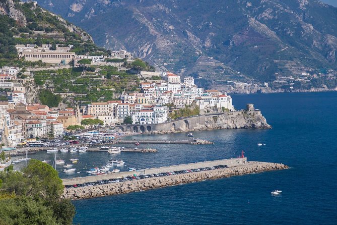 Amalfi Coast Private Car Tour and Lunch in an Authentic Local Restaurant