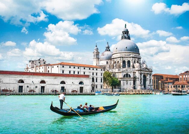 Magical Gondola Journey: Explore Venices Grand Canal in Style!