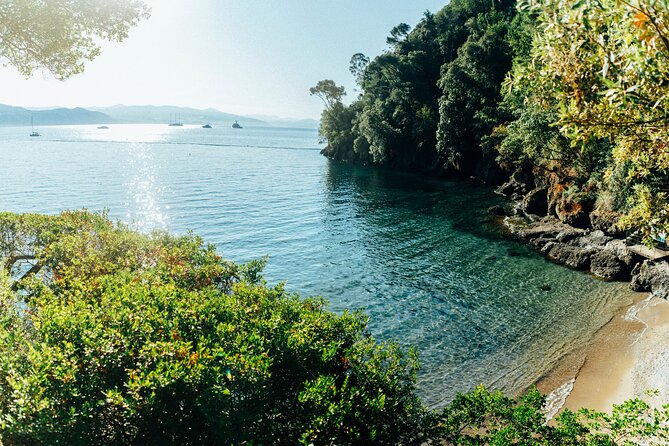 Snorkel Tour in Paraggi Bay