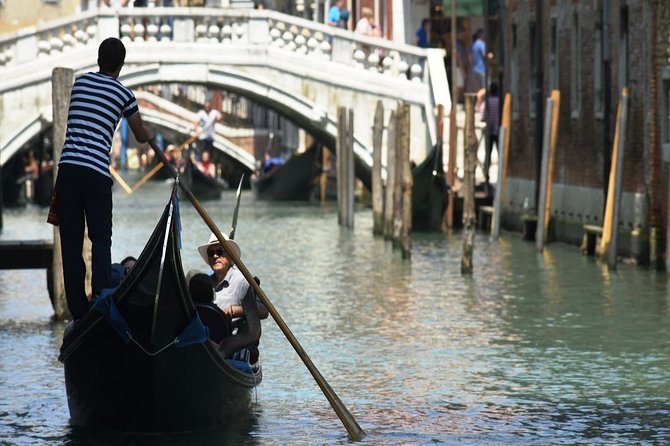 Venice Gondola Ride & Extra Meal Break at Illy Caffè