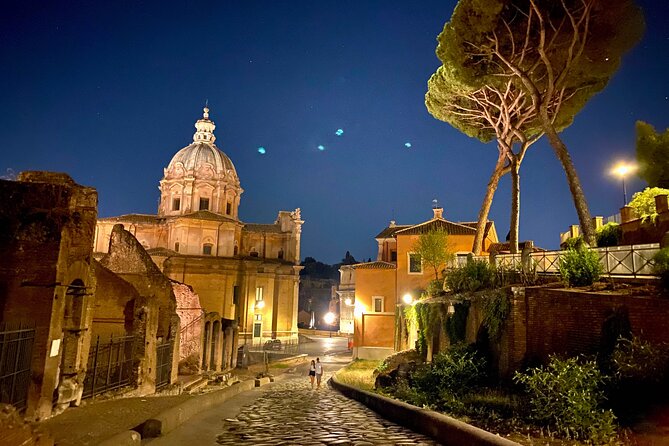 Ancient Rome at Dusk: Colosseum & Roman Forum Walking Tour - Tour Experience