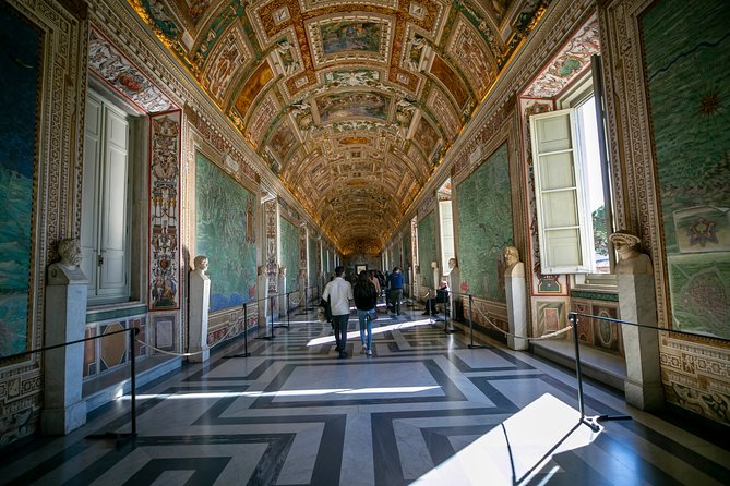 Skip-The-Line Tour of the Vatican & Sistine Chapel With Local Guide - Group Size