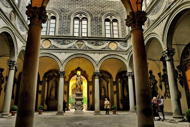 The Medici Family: Lorenzo the Magnificient and the TV Movie - Guided Walking Tour Highlights