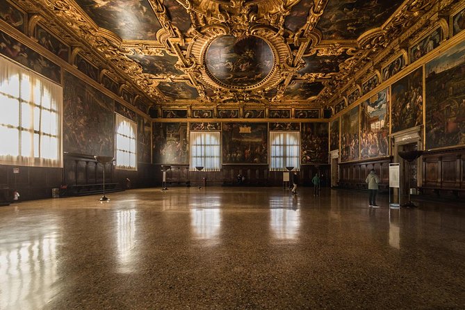 Doges Palace: Skip the Line Ticket, Guide Book & VR Experience - Group Size and Tour Logistics