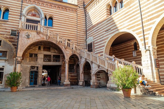 PRIVATE TOUR of Verona: Highlights & Hidden Gems With Locals & Snack Included - Local Snack and Drink