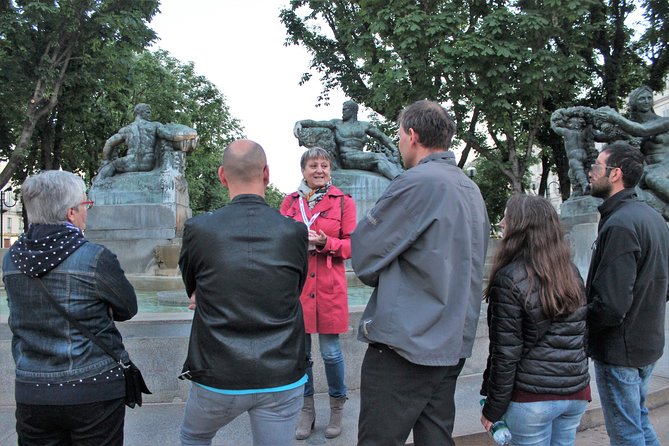 Walking Tour in Small Groups in English - Additional Info