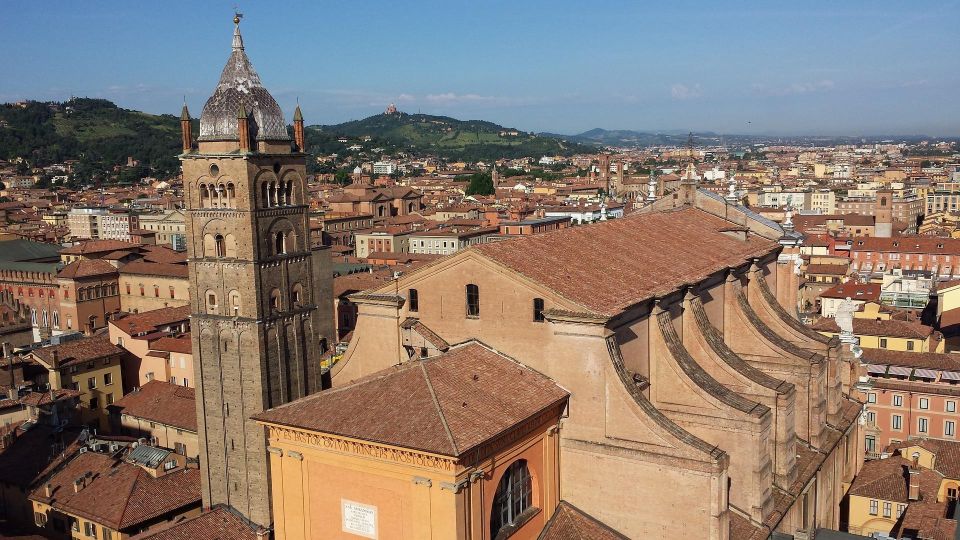 Bologna - Old Town Private Historic Walking Tour - Just The Basics