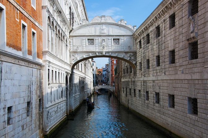 Venice Private Ghost Tour and Gondola Ride - Just The Basics